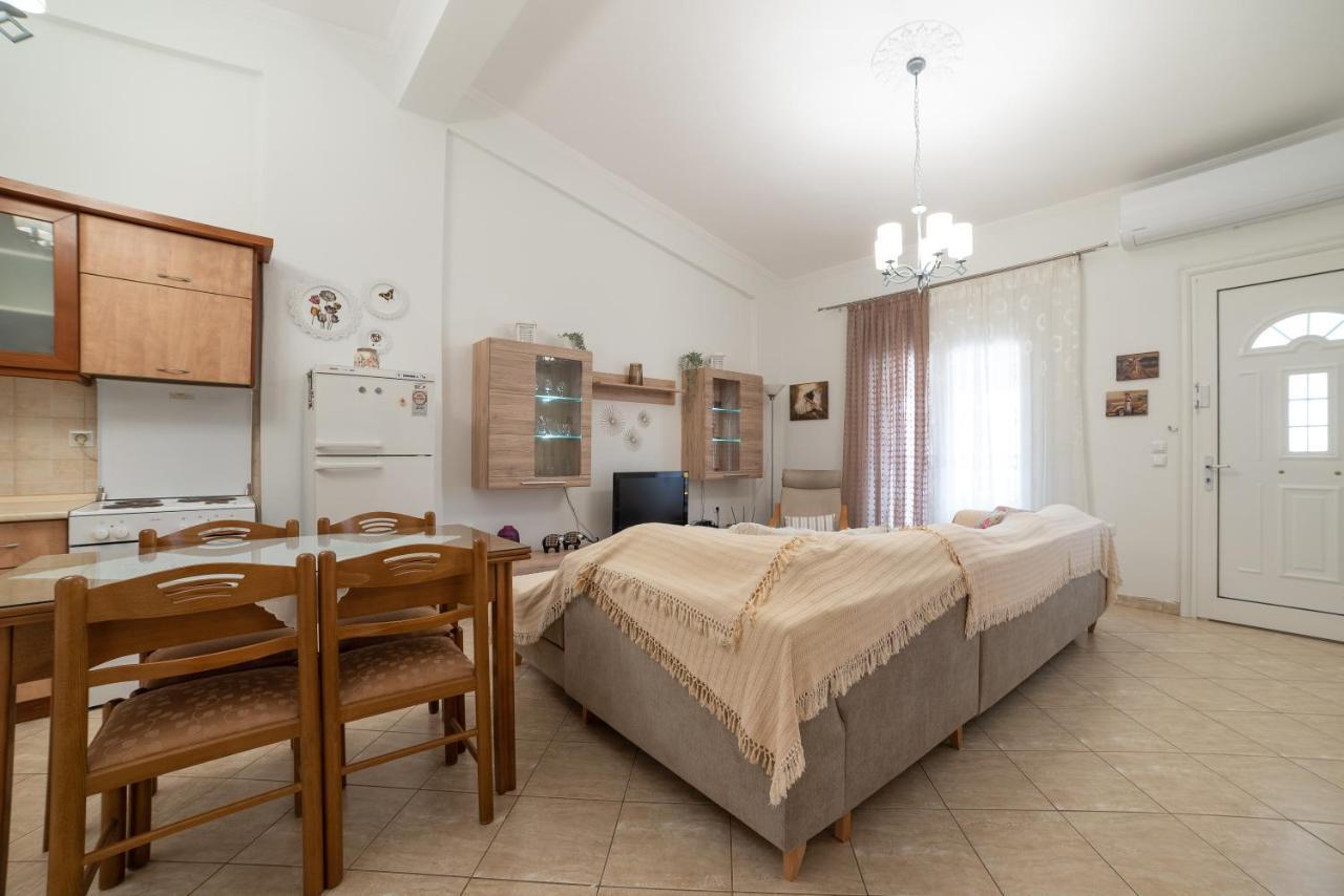 Porto Ofrynio Central Deluxe Golden Apartment Ofrinion Bagian luar foto