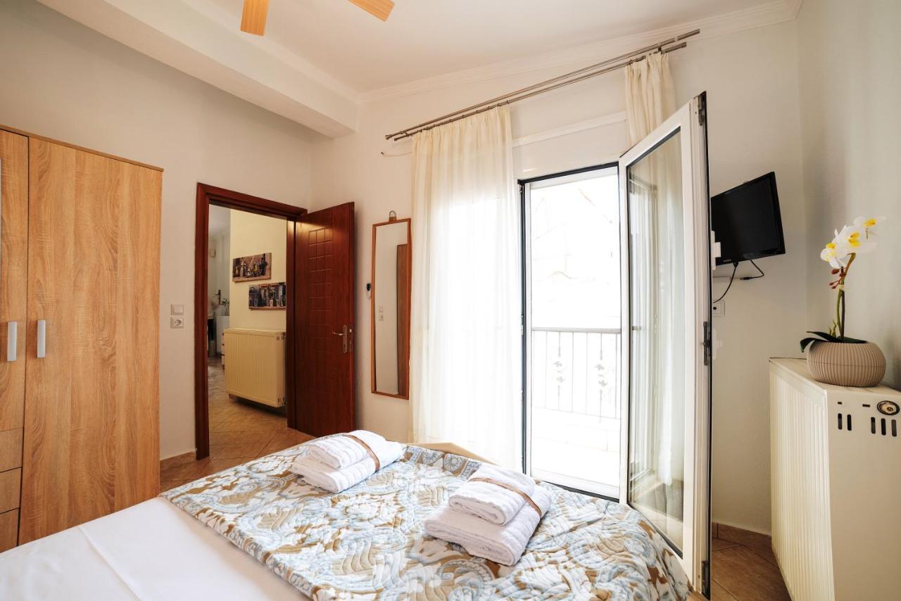 Porto Ofrynio Central Deluxe Golden Apartment Ofrinion Bagian luar foto