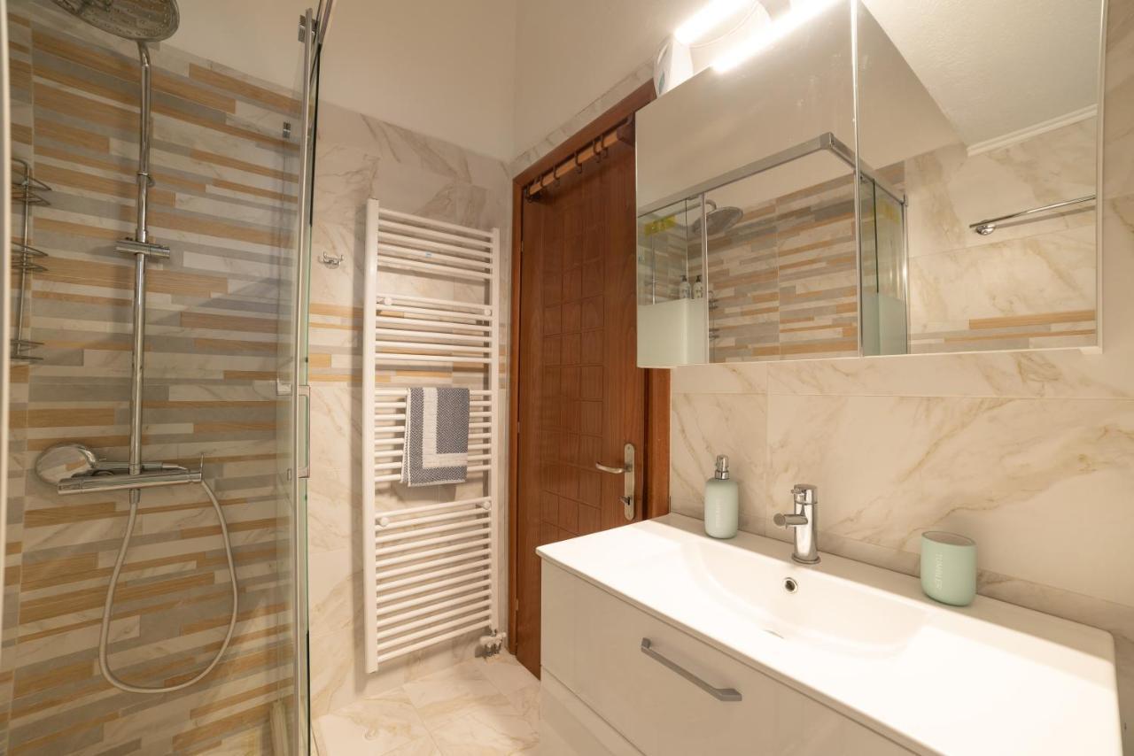 Porto Ofrynio Central Deluxe Golden Apartment Ofrinion Bagian luar foto
